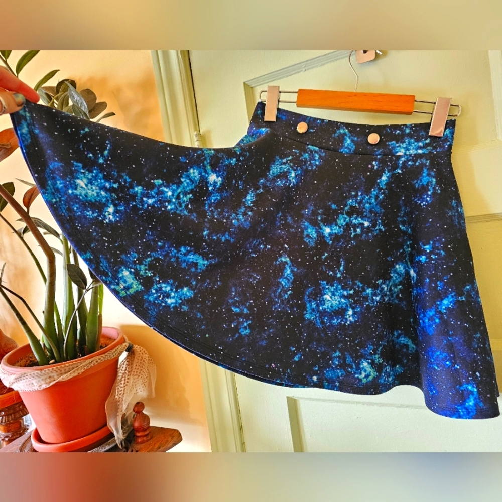 Hot Topic galaxy print skater circle skirt with pockets
